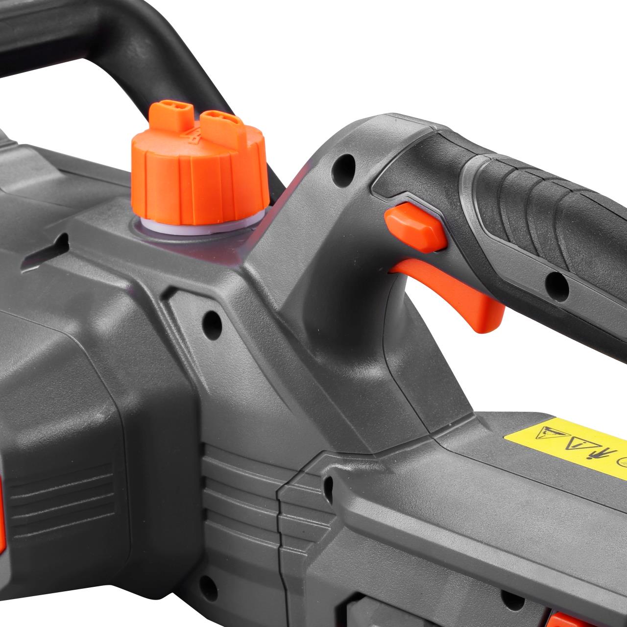 Akumulátorová retezová pila FUXTEC 20V FX-E1KS20 SET 2 s 1 x akumulátorem 2Ah, 1 x nabíjeckou 2,4A